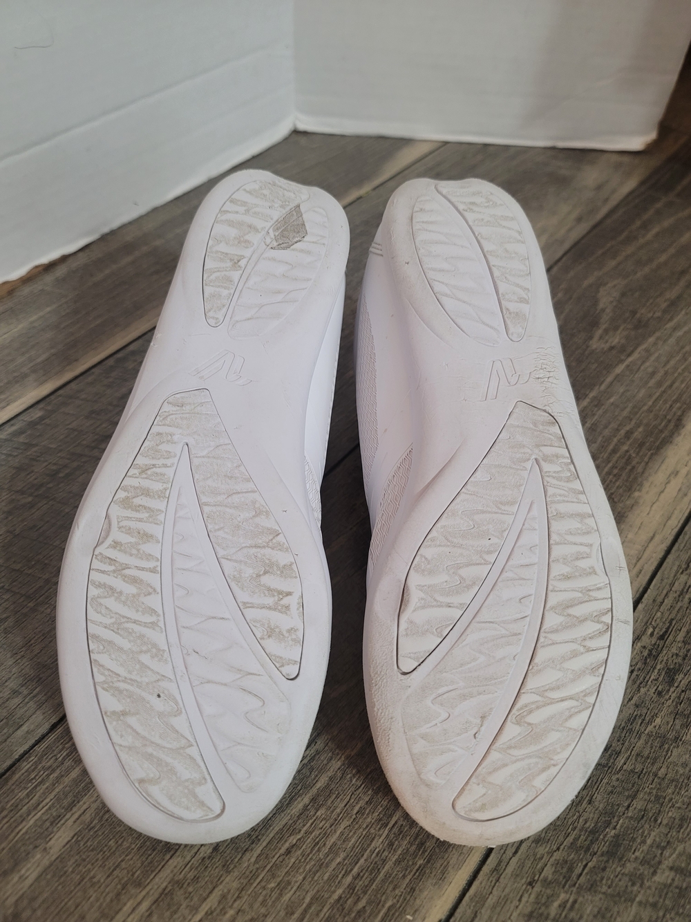 Varsity Kickoff Cheerleading Shoes Womens Lightweight Cheer Squad Sneakers White - Picture 9 of 11